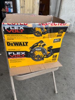 DEWALT FLEXVOLT 60V MAX Cordless Brushless 7-1/4 in. Circular Saw with Brake (Tool Only )
