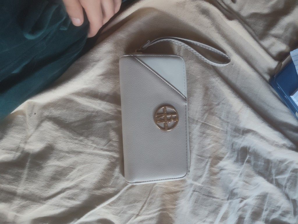 Badgley Mischka Rae collection wristlet wallet