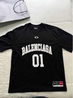 Balenciaga Tee Size L