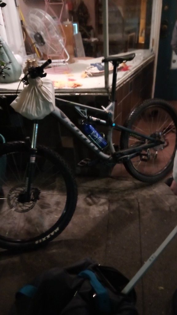 Kona Precept  Full Suspension Downhill Bike 29 Inch Tires