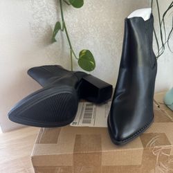 Women Boots -pointed toe booties 
