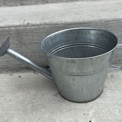 Metal flower pot