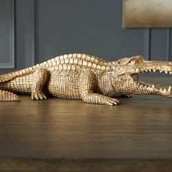 Alligator Sculpture 