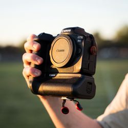 Canon EOS R6 & Battery Grip