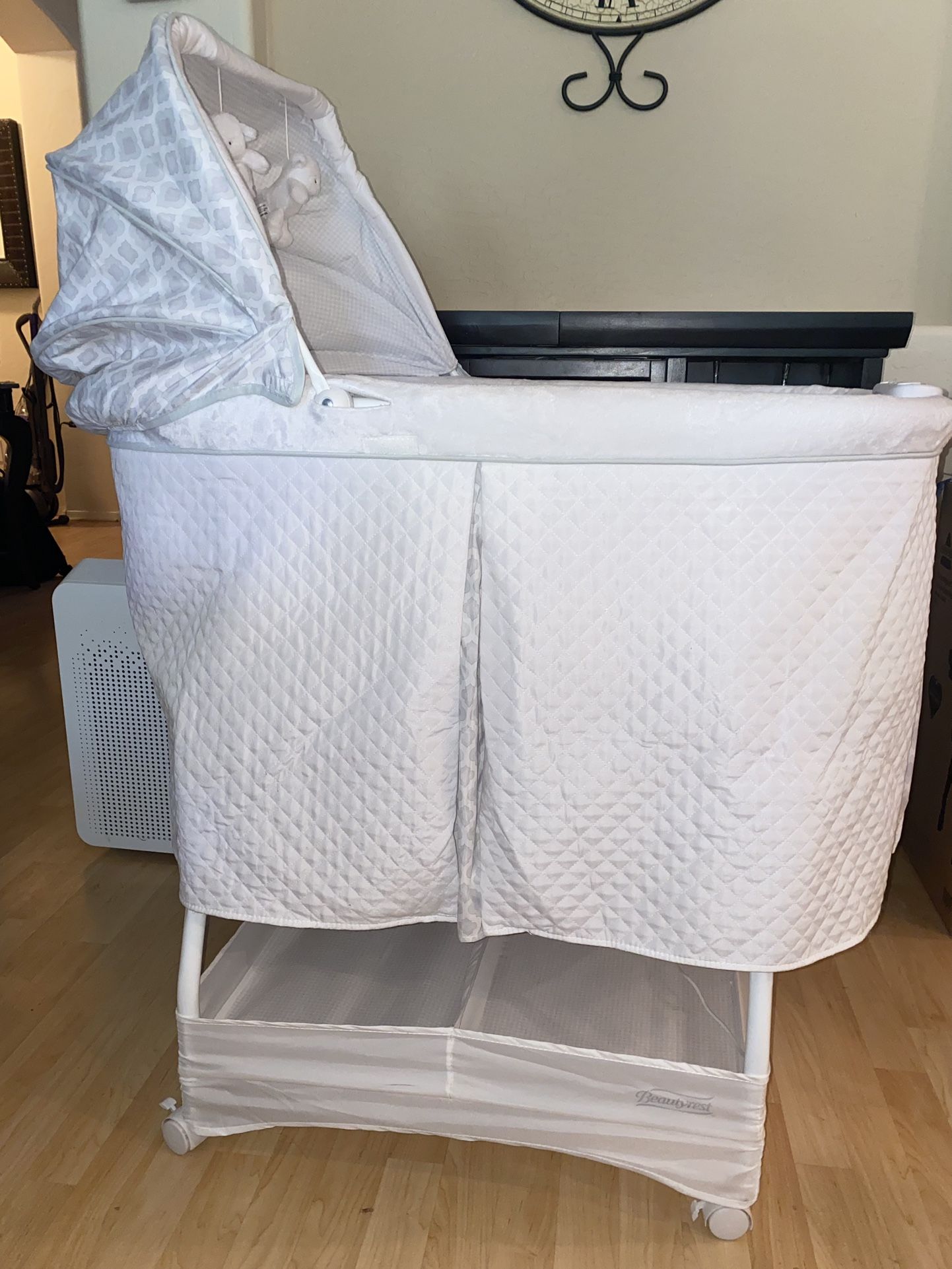 Delta Children Beautyrest Silent Auto Gliding Lux Bassinet