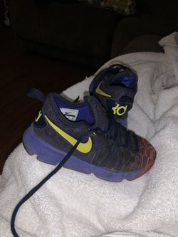 Preowned Nike KD’s size 11c in great condition.