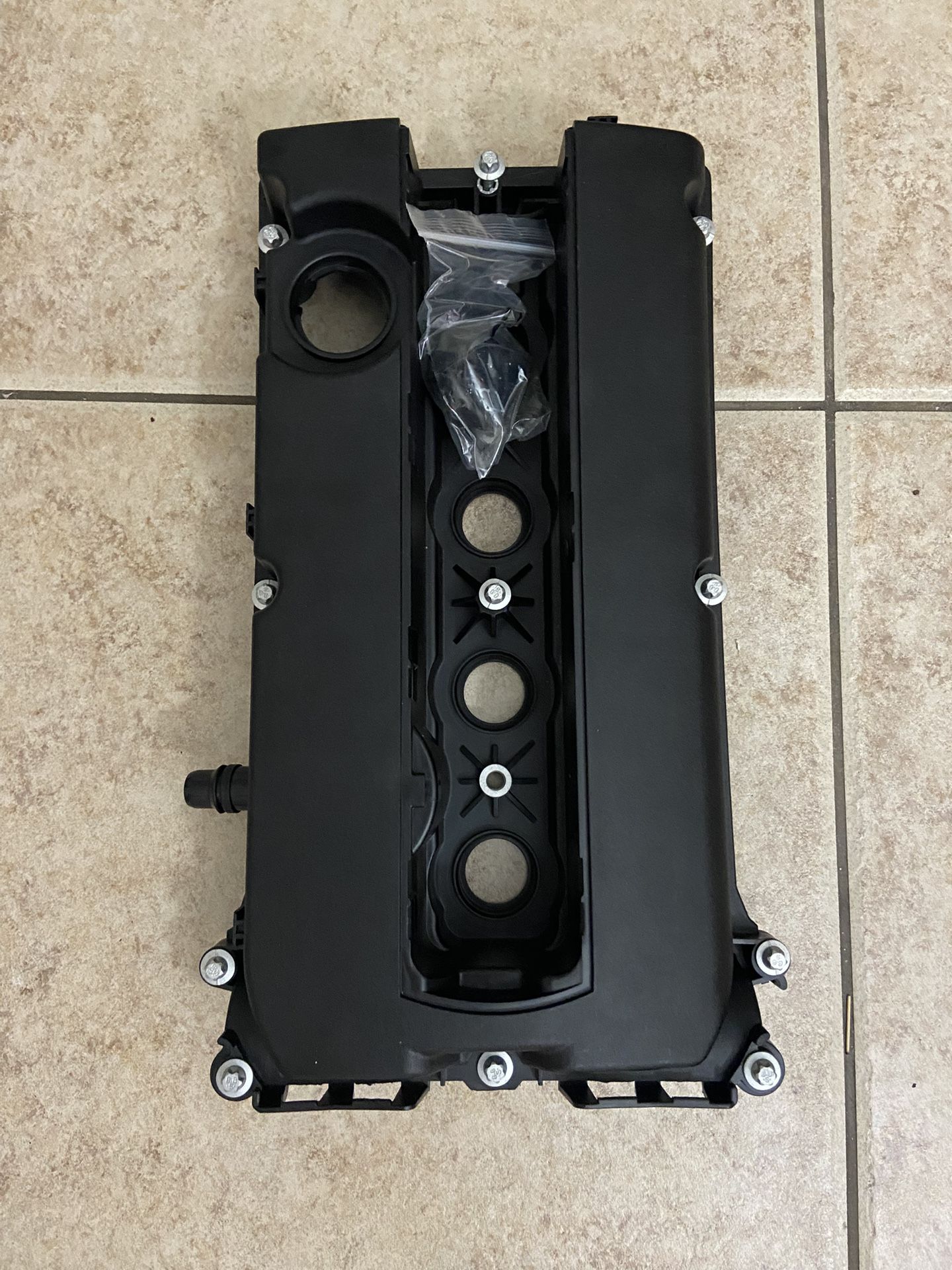 Engine Valve Cover Chevy Cruze 2010- 2016 Ave Aveo5 2009-2011 Sonic 2012-2018 Trax 2013-2020 Pontiac G3 2009-2010 1.6L 1.8L Replace 5