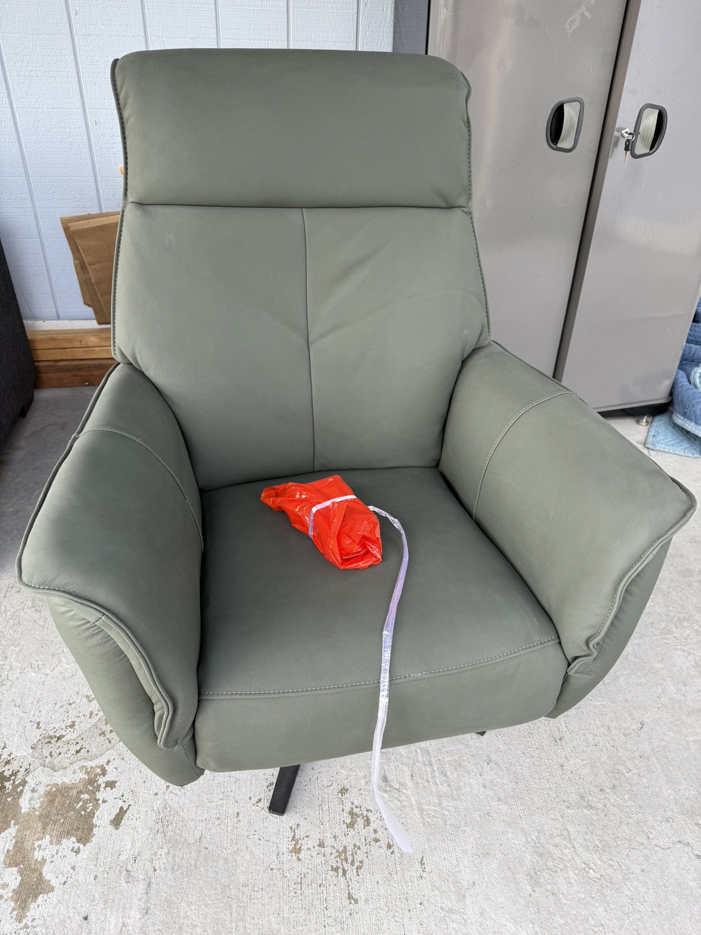 Swivel Reclining Chair With USB
