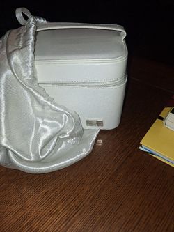 Makeup Carrier,  Artistry, White 