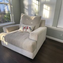 2 Oversized Swivel Chairs