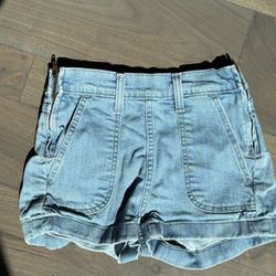 Levi’s Jean Shorts With Side Zippers Size 24