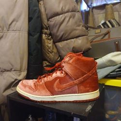 Nike SB Dunk Red Velvet