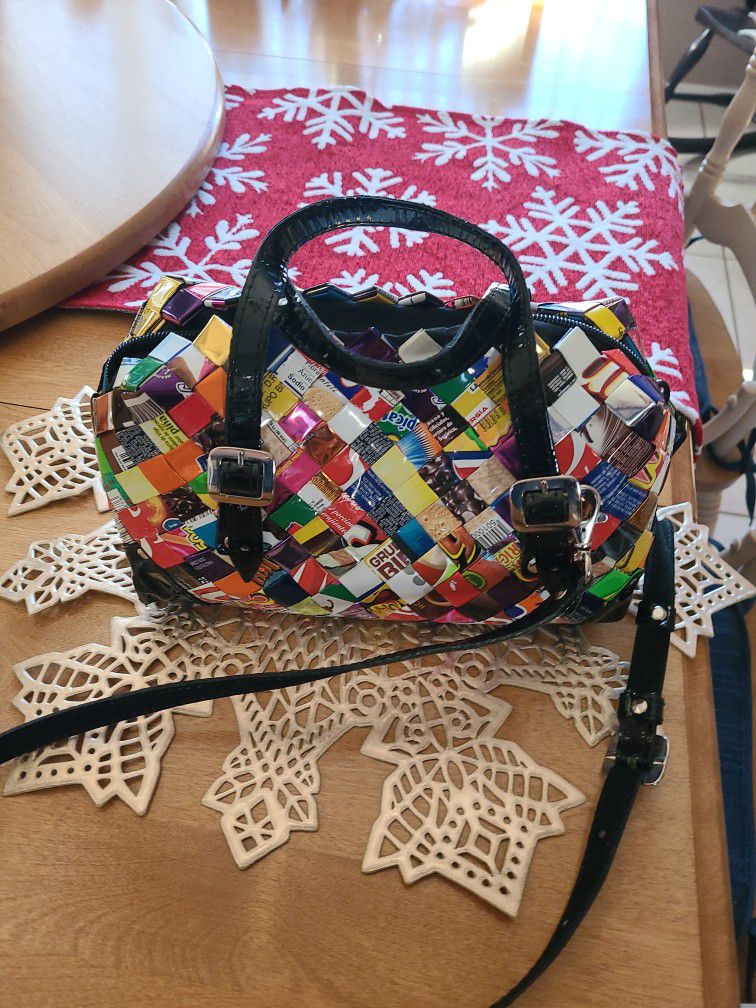 Handbag Made of Candy Wrappers - Upcycled Style Eco Friendly Vegan Tote  Satchel Recycled Materials Handbags Bag Purse Gifts Gift Present For Sweet  Gum sweets Wrapper Wraps prime : Handmade Products 