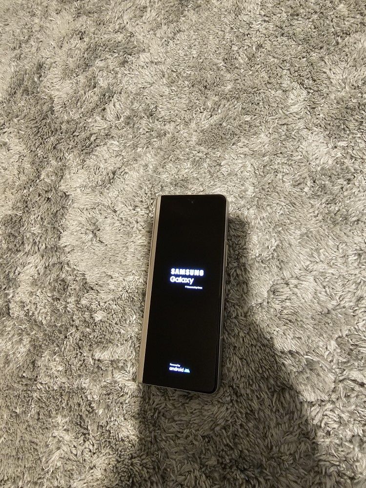 Samaung Galaxy Z Fold 3 used