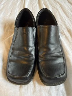 BOYS DRESS SHOES - Size 5