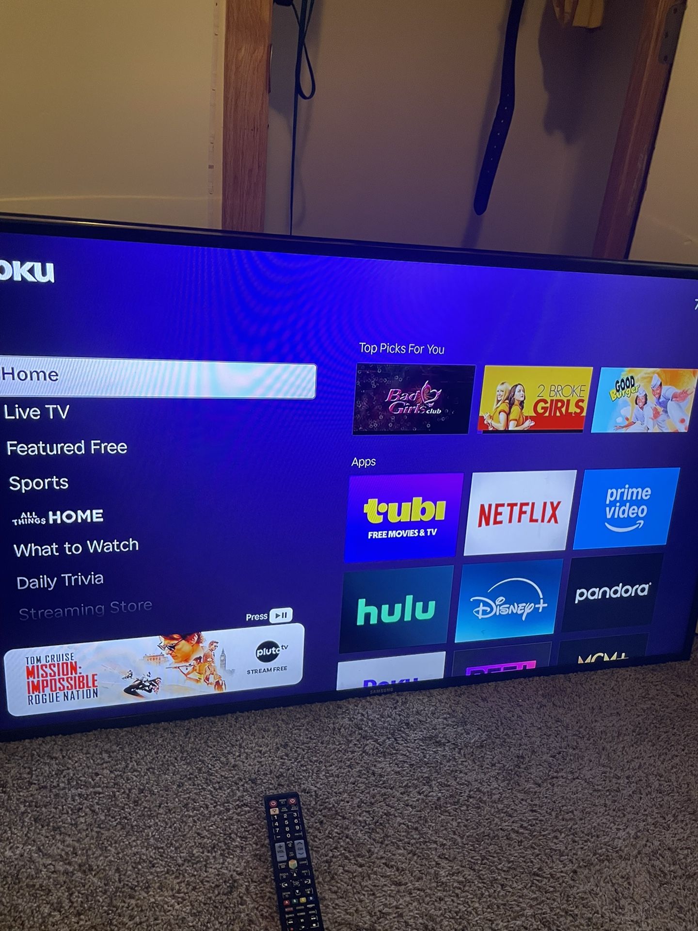 Samsung 65in With Xbox 1s 180
