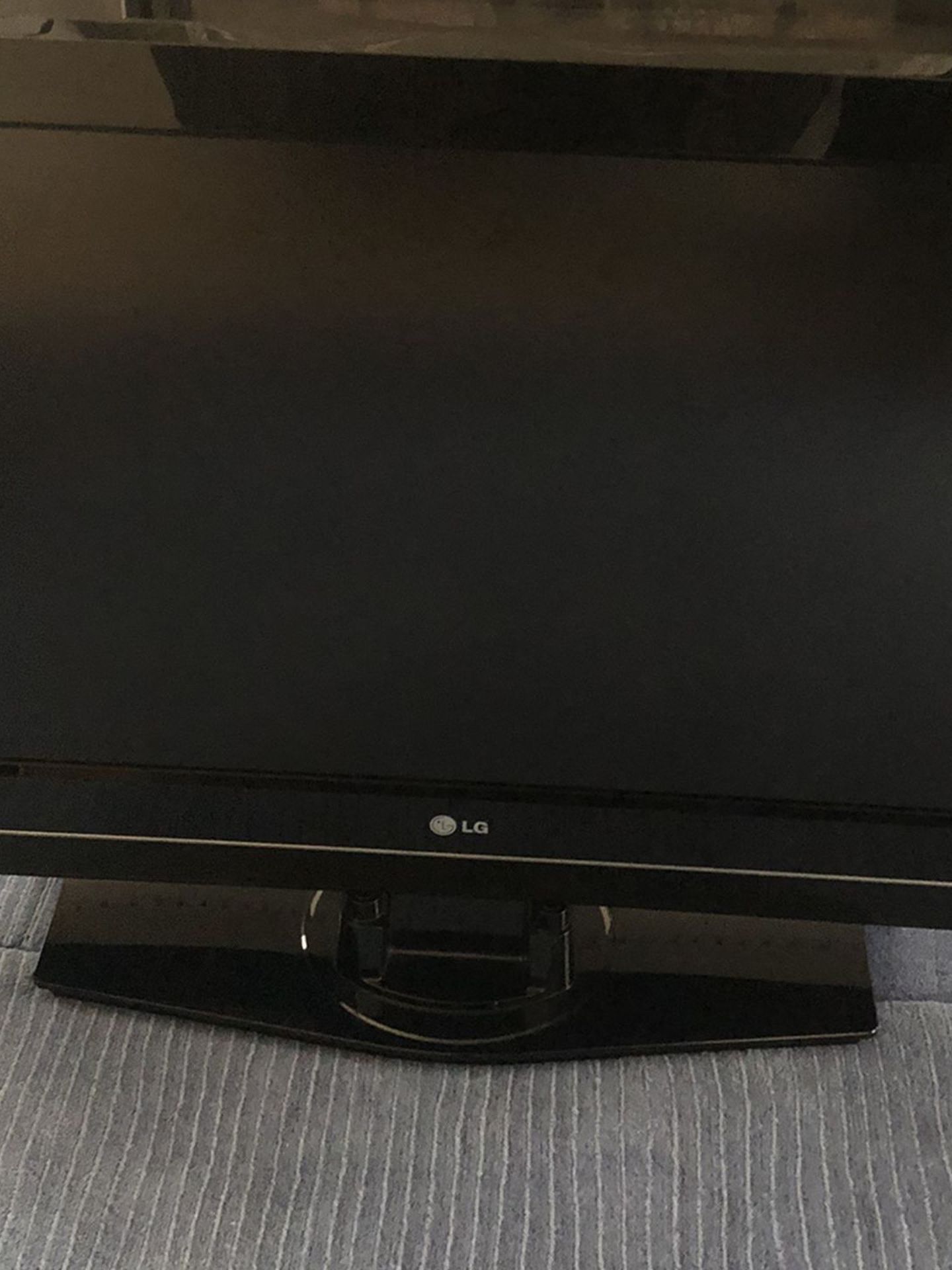 LG 32in Flatscreen TV monitor