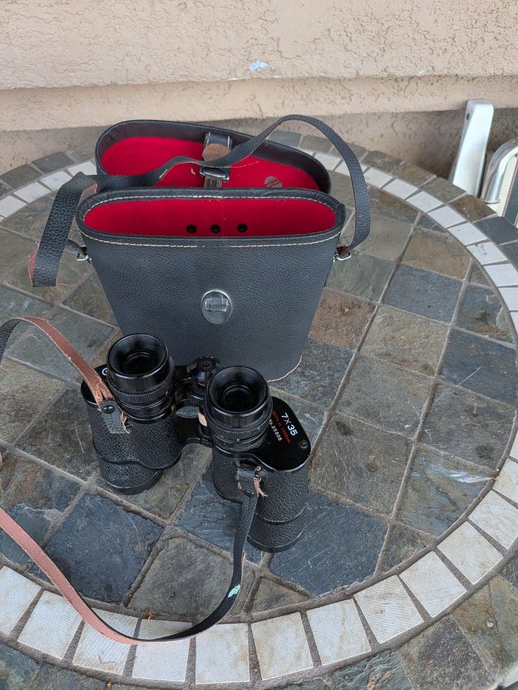 Binoculars 20$