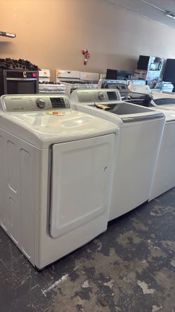 Nice like new Samsung washer and gas dryer set