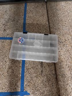 Bass pro shop tackle box