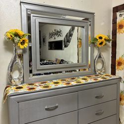 Hair  Dresser / Vanity 