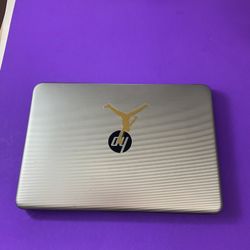 HP Laptop 15.6” – AMD E2-7110, 4GB RAM, 320GB HDD, Windows 10 Home, 100% Battery