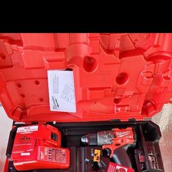 NUEVO SET MILWAUKEE $320

New set Milwaukee $320

Milwaukee 
Dewalt 
Makita