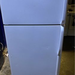 FRIGIDAIRE REFRIGERATOR