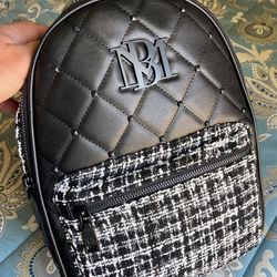 BADGLEY MISCHKA -Vegan Leather-BIG Diamond Quilted Backpack  display picture 1