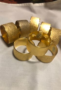 Set of 8 gold napkin rings