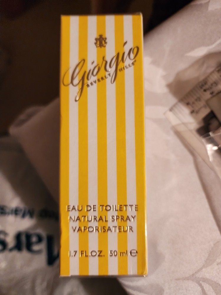 Giorgio Beverly Hills Eau De Toilette Natural Spray
