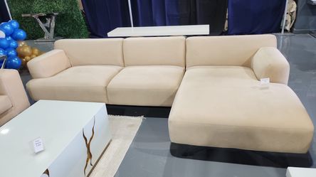NEW SECTIONAL BEIGE VELVET 110x60