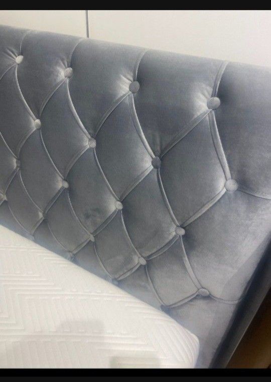 *Weekend Special!!!*---Stunning Gray Velvet Fabric King Bed Frames---Limited Inventory!!!---Delivery And Financing😉