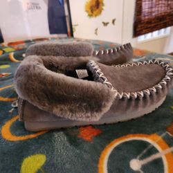 Size 10 Women's UGGs - Never Worn!