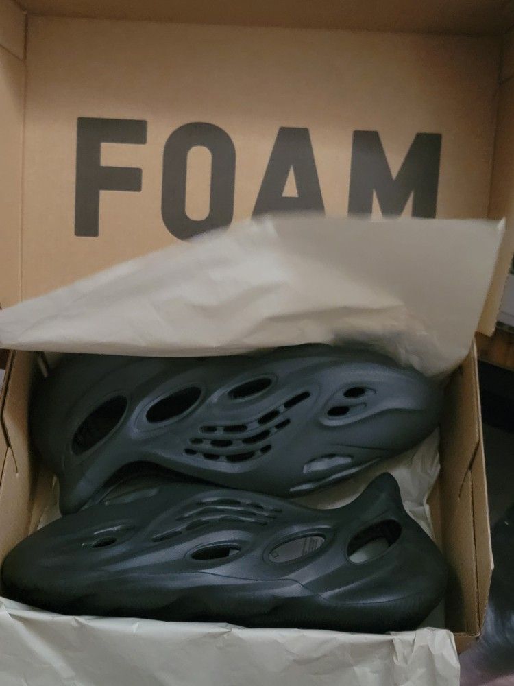 Yeezy Foam Runners (Onyx)
