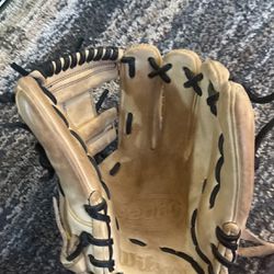 Baseball Glove A2000