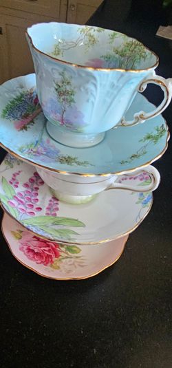 Standard Tea Cup & Saucer/ Bone China Royal Albert