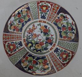 Beautiful vintage Imari style porcelain plate, made in Japan. Rich red, blue, green and gold gilded floral and bird pattern. Diameter:10 inches. Perfe