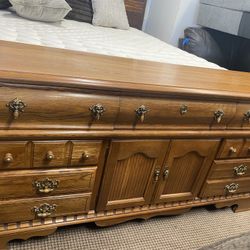 BEAUTIFUL SOLID OAK  DRESSER
