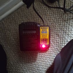 Dealt DCB107 Battery Charger 12v-20v