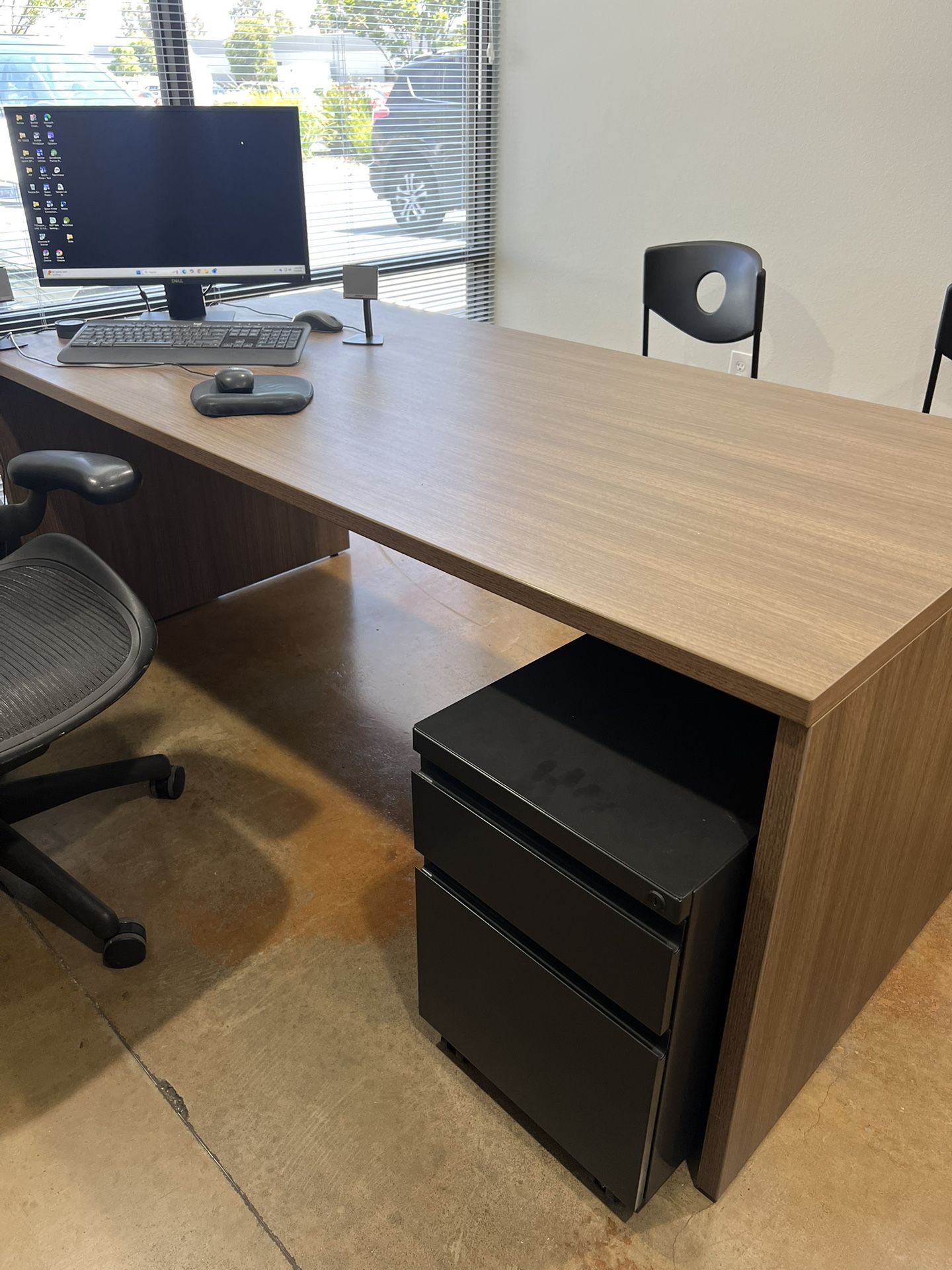 Selling Office desks