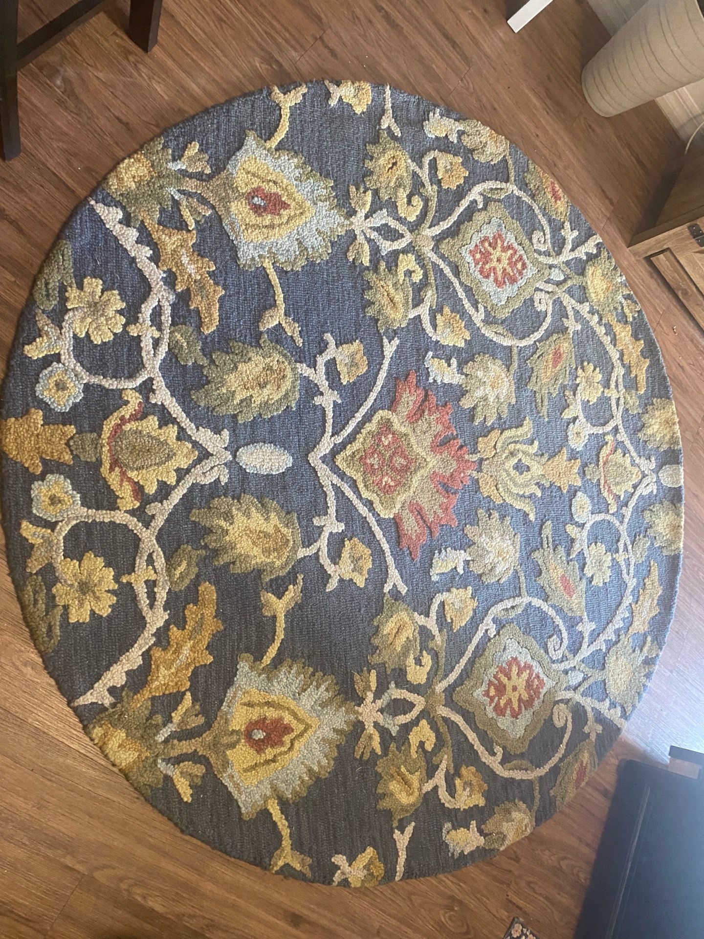 6’ round rug