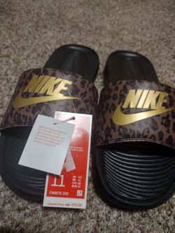 Womens nike slides. Size 11