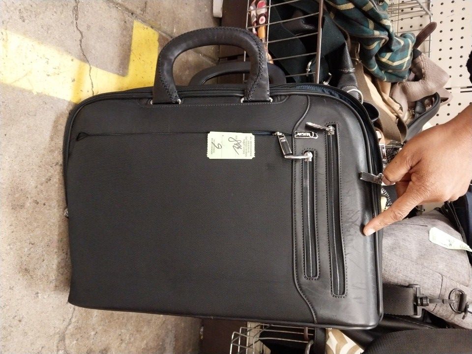 TUMI Arrive Leather Breifcase Luggage Bag