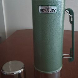 Stanley Thermos. Quart. Excellent Condition. Hot Or Cold Storage 