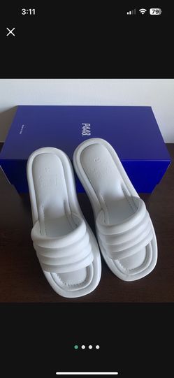 P448 Italian Leather Slides, Size 7 US (38 EU)