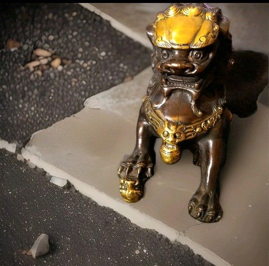 SALE 6.8"Chinese Fengshui Lion Beast Protection/Prosperity Aged Bronze and Brass 7×6"