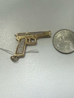 10k gun pendant