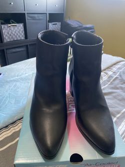 Women’s Boots Size 6