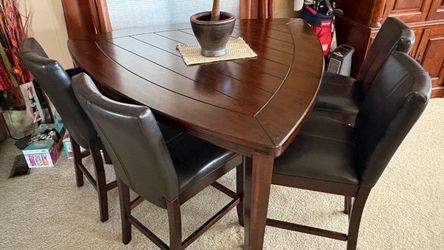 Ashley furniture Larchmont triangle table